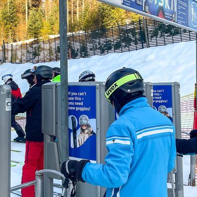 Check Control advertising Intersport ski goggles in the Hochficht ski area